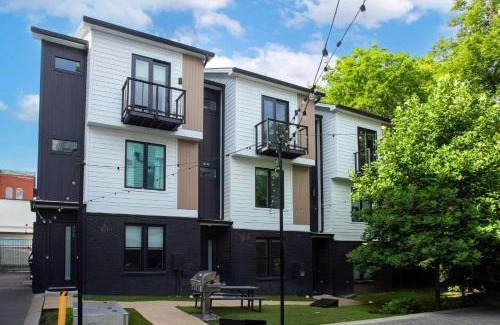 Eighth Avenue House | Class at 8th & Argyle Elite Nashville Vacation Spot