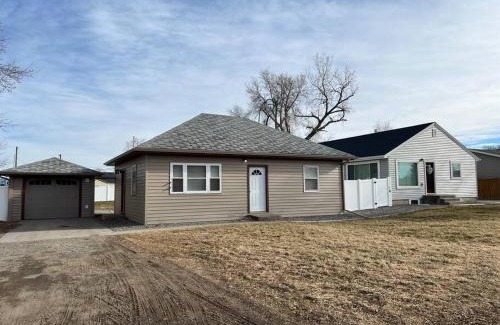Central - Terry House | Classic 2-bedroom in Central Billings