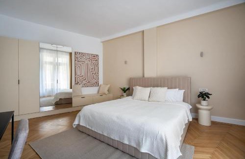 Bucharest City-Centre Apartment | Classic 3BR Loft Overlooking Cismigiu Gardens, Two bathrooms, Balconies