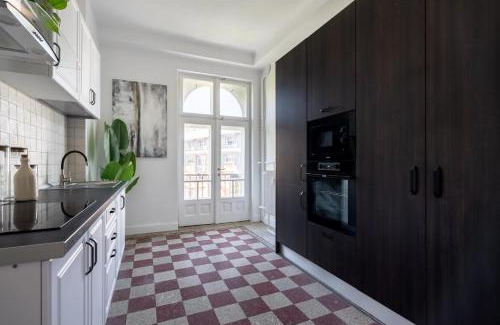Bucharest City-Centre Apartment | Classic 3BR Loft Overlooking Cismigiu Gardens, Two bathrooms, Balconies
