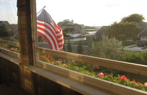 Bay Head House | Classic Bayheader with Pool & 4 minute Walk to Beach