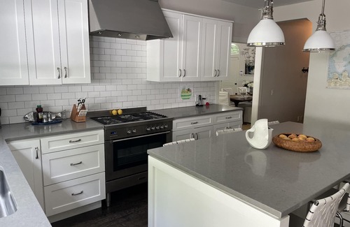 Northwest Harbor House | Classic Beach House, Close To Town & Beaches With Pool