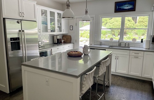Northwest Harbor House | Classic Beach House, Close To Town & Beaches With Pool
