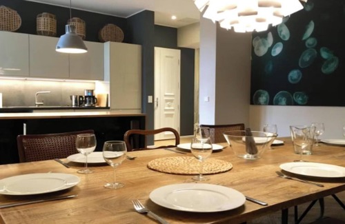 Neukoelln Apartment | Classic Berlin Charm Meets Modern Comfort – 5-Bedroom Group Apartment