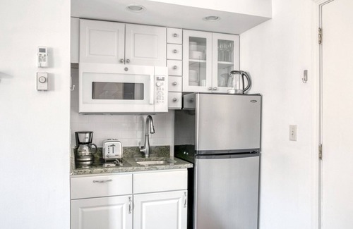 Back Bay Apartment | Classic Boston Studio on Newbury w/A+ shopping and dining by Blueground