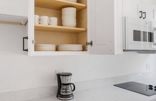 Back Bay Apartment | Classic Boston Studio on Newbury w/A+ shopping and dining by Blueground
