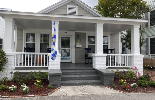 Morehead City House | Classic bungalow with water views, dog friendly & 3 block walk downtown