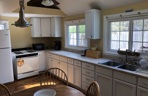 East Falmouth Cottage | Classic Cape Cod Cottage with Association Beach rights to 2 Jenkins Pond beaches