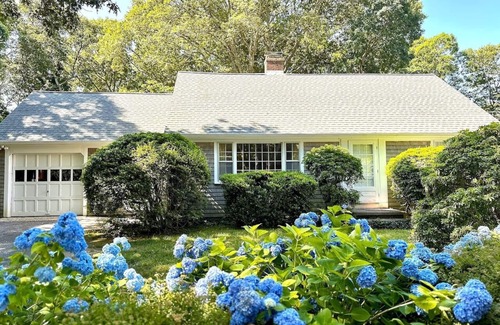 Falmouth House | Classic Cape Cod Cottage: Prime Location & Private Association Beach Access