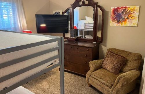 Athens Apartment | Classic City 3 bedroom 2 bath condo with deck close to UGA, Five Points, and Memorial Park in Athens