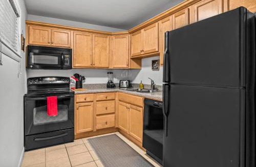 Athens Apartment | Classic City Getaway - Walk to Sanford Stadium