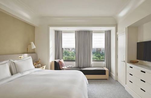 Back Bay East Hotel | Classic Corner Park View Suite At The Newbury Boston!