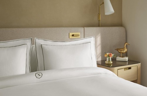 Back Bay East Hotel | Classic Corner Park View Suite At The Newbury Boston!