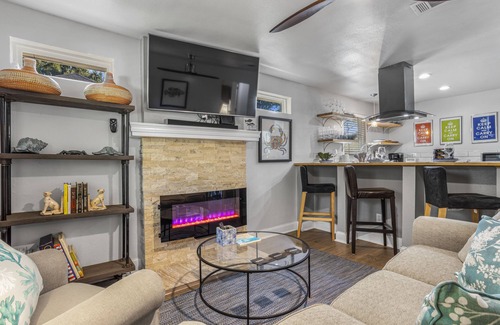 Gulfport Cottage | Classic Cottage just mins to the Beach and Downtown!