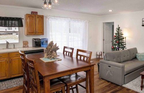 Dundee House | classic cottage meets modern style.