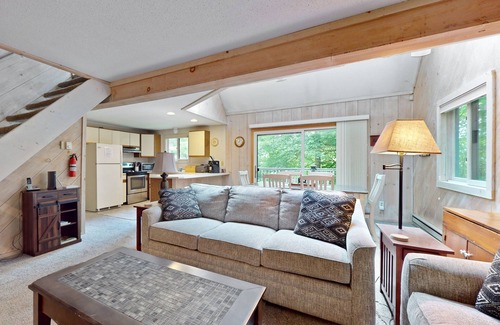 West Dover Cabin | Classic, dog-friendly cabin in the woods w/private deck