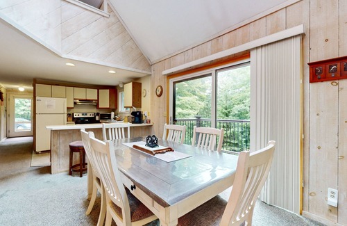 West Dover Cabin | Classic, dog-friendly cabin in the woods w/private deck
