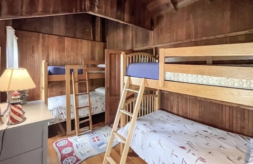 East Chop Cottage | Classic East Chop Summer Cottage in Oak Bluffs on Martha's Vineyard with A/C