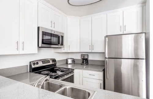 Atwater Village Apartment | Classic Glendale 1BR w/Gym, Pool, walkable location, by Blueground