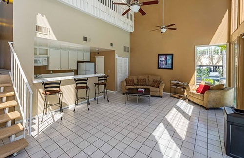 Atwater Village Apartment | Classic Glendale 1BR w/Gym, Pool, walkable location, by Blueground