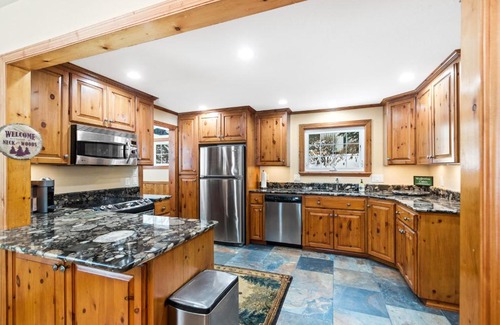 Hayden House | Classic Hayden Lake Retreat