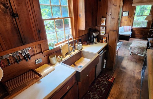 Lakemont House | Classic Lakehouse on a Lovely Mountain stream with Lake Rabun access & 4 Bedroom