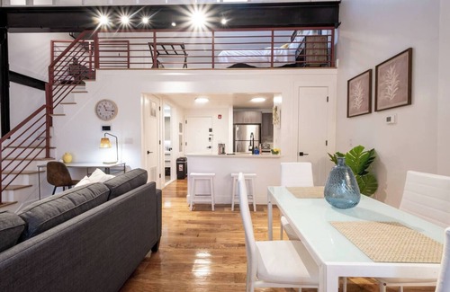 East Orange Apartment | Classic Loft King Bed 30 min NYC