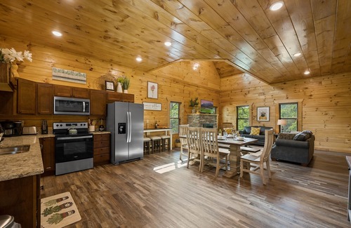 Sevierville Cabin | Classic Log Cabin w/Foliage Views Pool,Tub,Dogs!