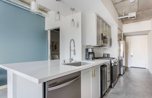 Downtown Long Beach Apartment | Classic Long Beach 1BR w/Pool & Gym, nr Groceries, by Blueground