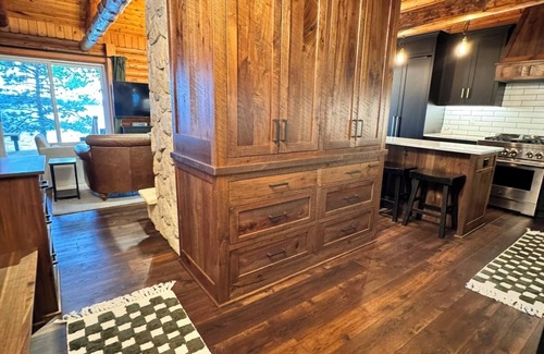 Nisswa Cabin | Classic Main Cabin and lakeside hot tub in Nisswa