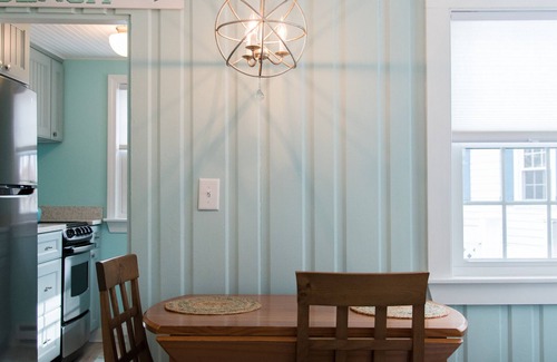 Pine Point Cottage | Classic Maine Beach Cottage! Steps to Pine Point Beach!