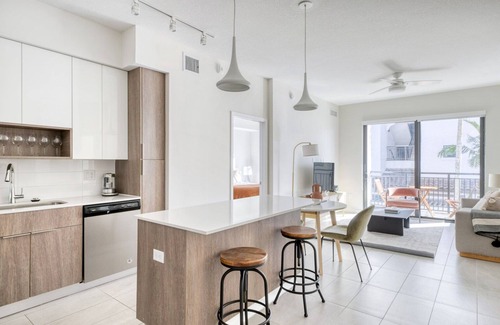 Miramar Apartment | Classic Miramar 2BR w/Gym, Pool & W/D, nr WF, by Blueground