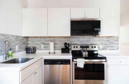 South End Apartment | Classic&Modern: Prime location, Parking!
