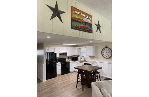 Caton Apartment | Classic modern rustic getaway in the mountains!