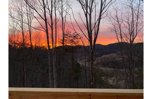 Caton Apartment | Classic modern rustic getaway in the mountains!