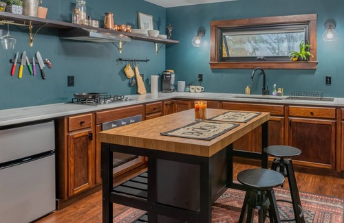 Rumney Cabin | Classic New England Cabin with hot tub, mountains, and river