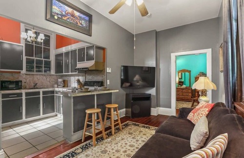 Carrollton Apartment | Classic New Orleans |Steps to Streetcar| Courtyard