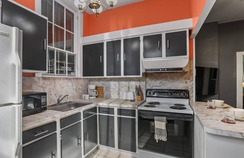 Carrollton Apartment | Classic New Orleans |Steps to Streetcar| Courtyard