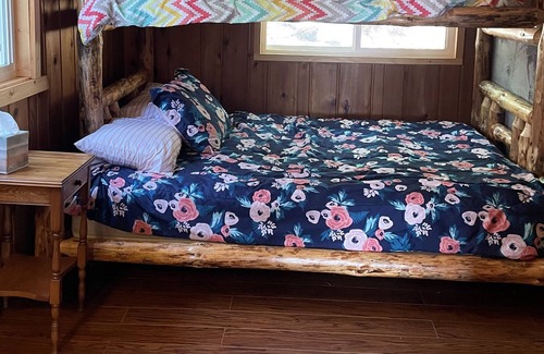 Iron River Cabin | Classic Northwoods Cabin