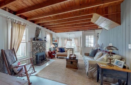 Ocean Point Cottage | Classic Oceanfront Cottage w/ Ocean Views & Entertainment - Walk to Beach