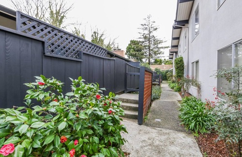 University South Apartment | Classic Palo Alto 2BR w/Balcony, nr Caltrain & Dining, by Blueground