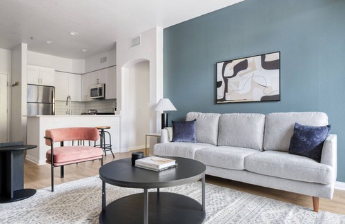 Playa Del Rey Apartment | Classic Playa Del Rey 2BR w/Pool, Jacuzzi & Gym, near LAX, by Blueground