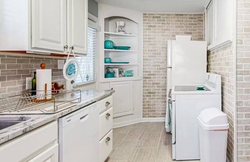 Lewes House | Classic Quaint Beach Cottage