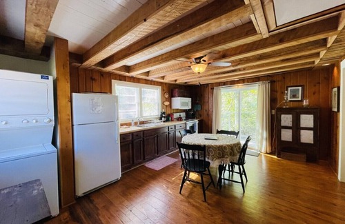 Hot Springs Cottage | Classic Romantic Creek View D/T Cottage~ Walk to town & AT ~Relax on the Porch