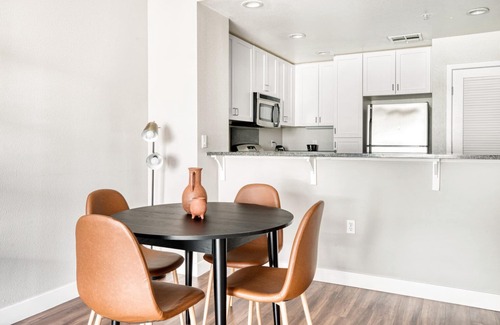 Santa Clara Apartment | Classic Santa Clara 1BR w/W/D & Gym, walk to Safeway, by Blueground