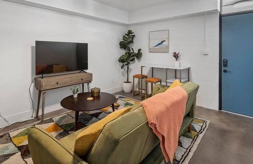 Virginia Highland Apartment | Classic Studio with Queen Bed, City Walkable!