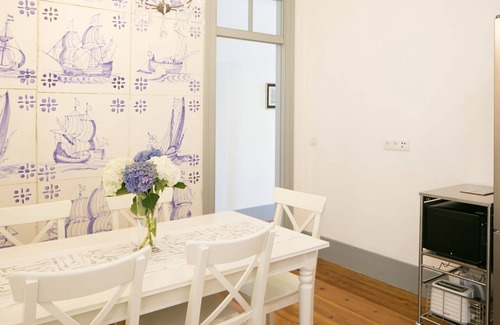 Martires Apartment | Classic & Super Central Apartment by LovelyStay