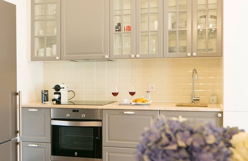 Martires Apartment | Classic & Super Central Apartment by LovelyStay