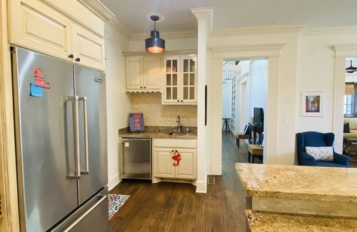 Oxford House | Classic townhome steps off the Square