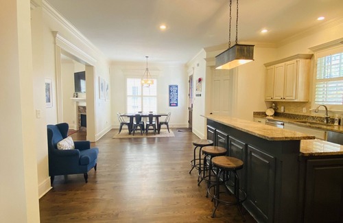 Oxford House | Classic townhome steps off the Square